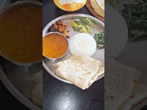 Ghar ka khana #vegthali #lunchthali #lucnch #makehathka #homemade #homefood #thali #shortsviral