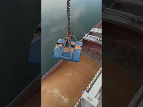 Cargo unloading from merchant vessel to lighter ship at Rouen,France. #ship #rouen #france #boatfolk