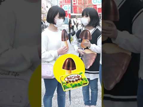 【KINOKO-TAKENOKO DOCCHI!?】in Akihabara Japan⑪　Which do you prefer? #shorts