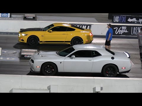 Hellcat vs Mustang GT - drag racing