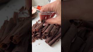 Real chocolate curls tutorial with tempered chocolate (no butter or shortening)