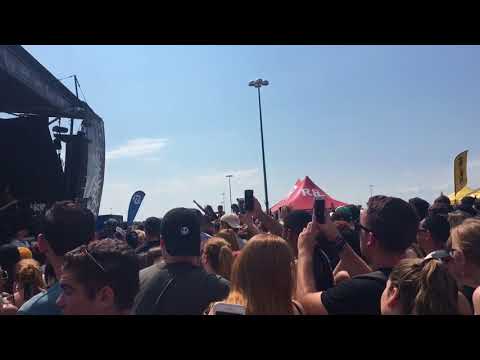 We The Kings perform In The Middle by Jimmy Eat World Live at Warped Tour 2018