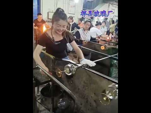 Happy working girl Handmade made wine glass goblet stemware production line manufacturing