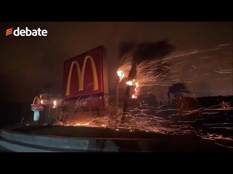 Video muestra a un McDonald's envuelto en llamas por los incendios en California