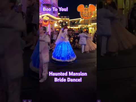 Haunted Mansion Bride and Ghostly Ballroom Dancers #disneyhalloweenparty #mnsshp #hauntedmansion