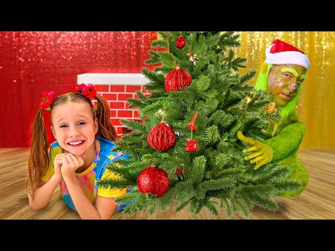 Nastya and Eva play the Red Vs Gold Challenge in the Christmas toy shop