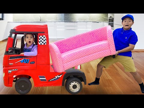 Alex and Ellie Pretend Play Delivery Truck Adventure