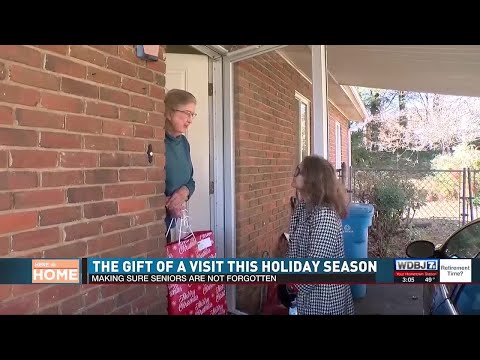 Give the Gift of a Visit to a Senior This Holiday Season