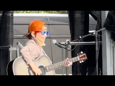 Live Acoustic Session at St Peter’s Square Manchester #music #guitar #manchester #talent #8yearsold