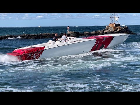 Cigarette Top Gun powerboat leaving Martha’s Vineyard