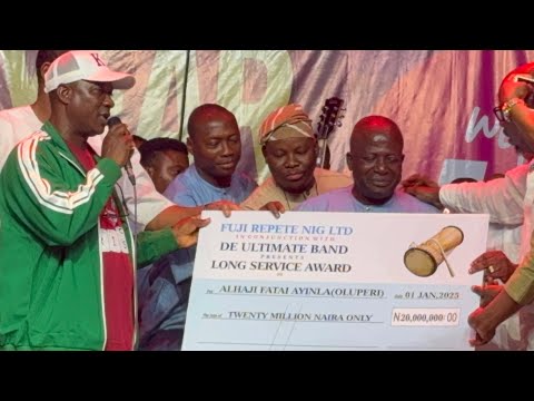 WASIU AYINDE REWARDS LONGEST SERVING BAND MEMBER WITH 20 MILLION NAIRA