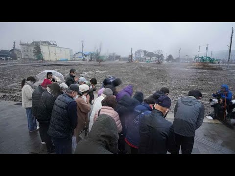 「涙雨だ」輪島朝市関係者ら、雨強まる発生時刻に黙禱　能登地震1年の節目に復活誓う