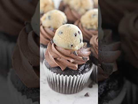 Chocolate chip cookie dough chocolate cupcakes 🧁. Recipe from I’ll Bring the Cake cookbook 💕#cake