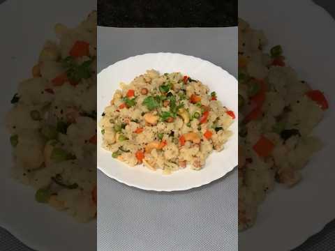 Upma Recipe #easyandhealthy #soojiupma #vegupma #indiansnacks #10minutesrecipe #homemade  #shorts