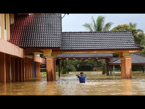 Malaysia is sinking under water! Storm and Flash floods hits Johor today