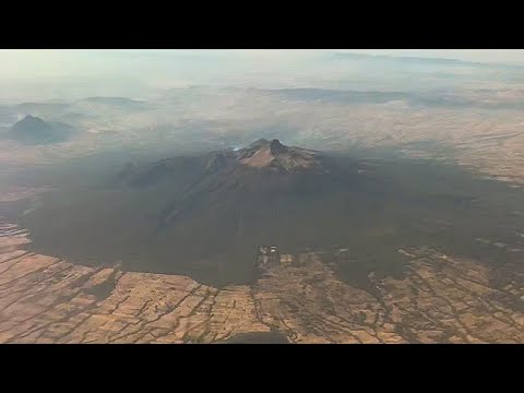 volcán La Malinche/Matlalcueitl volcano, and Pico de Orizaba/Citlaltépetl from a Boeing 737-800