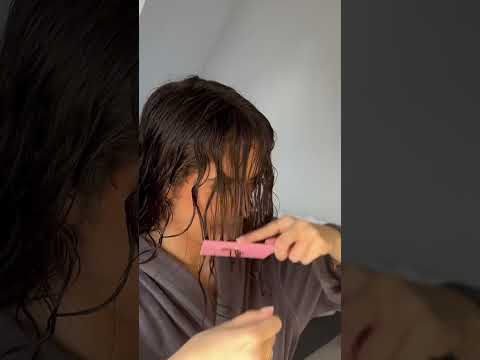 Cutting my curly bangs #curlyhair #curlygirl #curlyhairroutine #curls #curly