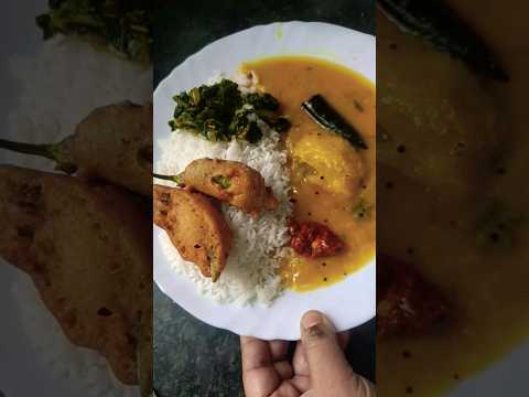 Dal, chawal ,saag ,pakode and achar aur kya chahiye zindagi main #shorts