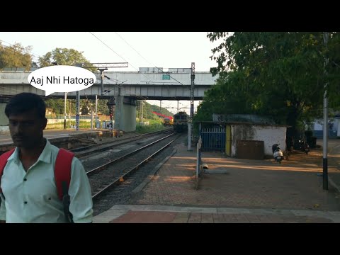 12490-Dadar Western Bikaner Express At Full Speed Horning On Man Skip Dahanu Road