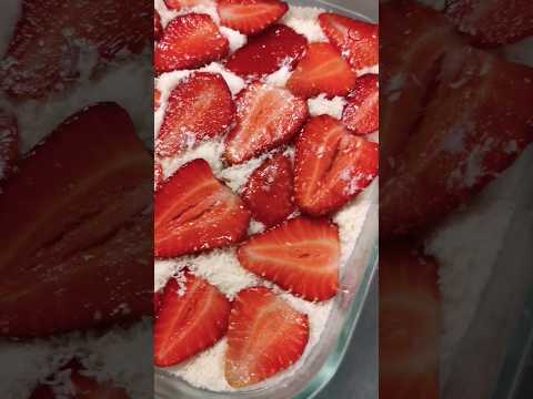 Strawberry dessert.. delicious and easy #short video🍓🍓