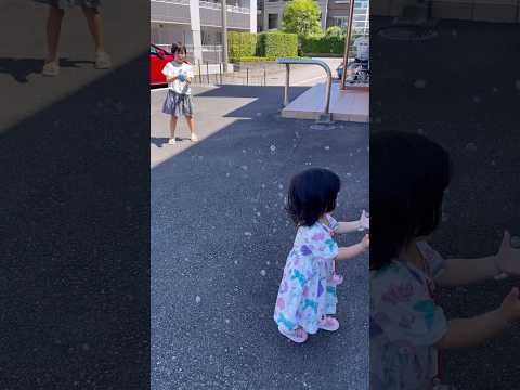 お祭りでもらったシャボン玉で遊ぶ姉妹🫧#shorts #1歳児 #赤ちゃん