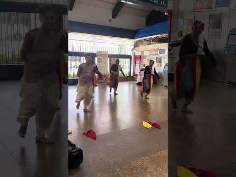 Happy Deepavali for all of us @ SMRT| 新加坡地铁站偶遇庆祝点灯节快闪表演