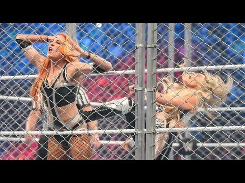 Becky Lynch vs Trish Stratus (Steel Cage Match) WWE Payback (Septiembre 2, 2023) Full Match - 6