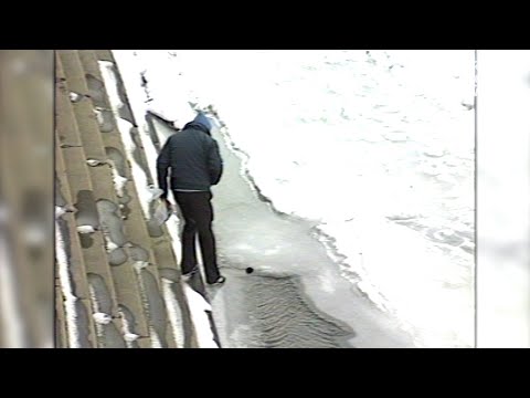 Harrisburg 1987: People tempt fate by walking onto icy Susquehanna River