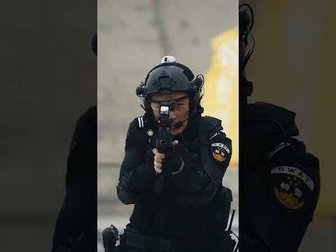 High-speed chase, no turning back! #战警之生死狙击 #actionmovies #actionpacked #swat #sniper