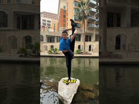 Leg Hold on the River #SanAntonio #Riverwalk