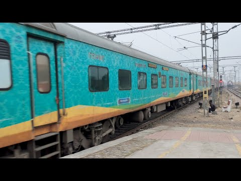 Best AC S/F Train Videos in Indian Railways | Rajdhani Superfast Train Departure #uniquetrainengines