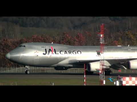 " Nostalgic airplane at New Chitose Airport " Japan Airlines(JAL) Boeing747-446F/SCD JA401J