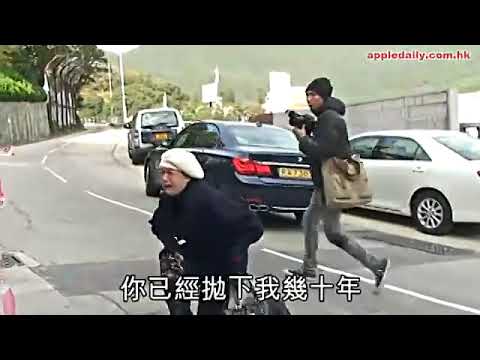 {香港記憶} 20130102 - 蘋果動新聞 HK Apple Daily - 小小超遲到拜亡母　同超人有計傾？ (UOg6me1czCM)