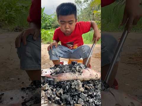 Yummy burn fish cooking by chef Seyhak