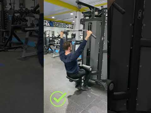 How to do the lat pull down CORRECTLY! #shorts