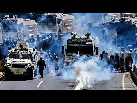 Tucker Carlson - Should America Intervene in Venezuela?