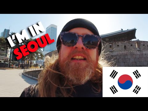 Crate digging for unusual vinyl records in SEOUL - South Korea - [Dongmyo Flea Market]