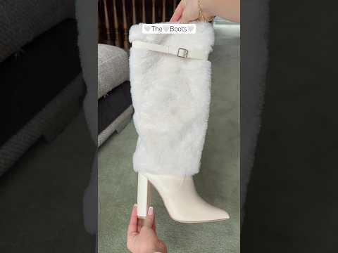 The ‘it girl’ boots☁️🤍 #fashion #fashiontrends #fashionblogger #haul #clothinghaul #boots #fur