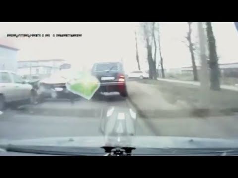 【衝撃映像】　海外自動車事故　衝撃クラッシュシリーズ 2013　決定的瞬間　Car Crash Compilation No 115