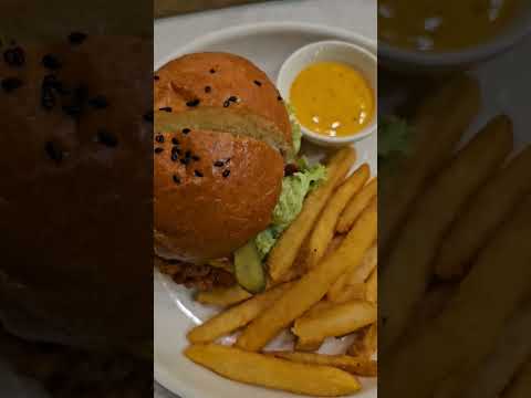 Burger #foodbeatyumyum #trending #burger #viral #youtubeshorts #subscribe #foodie #yummilicious