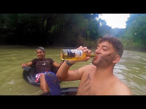 Local guide takes me into the Guatemalan Jungle!🇬🇹