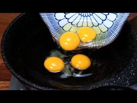 Pour 4 eggs into the oil and you'll be amazed at the results! Delicious Egg Vegetable Recipe