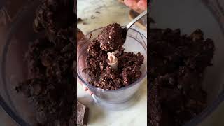 *QUICK & EASY* BLISS BITES RECIPE 💪🏻 | DATES, ALMONDS, WALNUT, CHOCOLATE DESSERT BITES #shorts