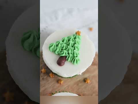 Easy Christmas cupcake idea! Six ways to ￼Christmas Tree Cupcakes! #cakedecorating #cake #christmas