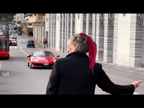 Lady try to do hitch-hiking supercar in Monaco 😅😂