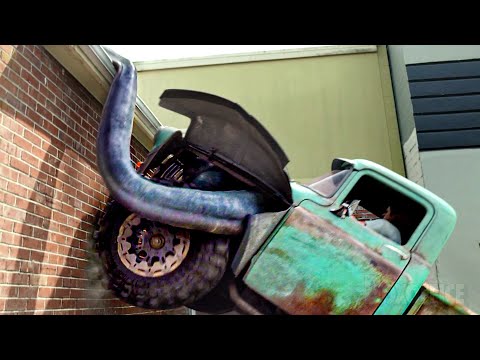 3 Wheels, 300hp & 4 tentacles 🚙🐙 | Monster Trucks | CLIP