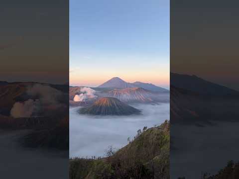 Beautiful sunrise in Bromo, Indonesia 🇮🇩⛰️ #wonderfulindonesia #malang  #travelvlog