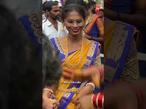 Girl Crazy Looks at Balkampet Yellamma Bonalu  #Bonalu #BonaluDance #HyderabadBonalu #Shorts #2023