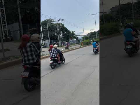 菲律賓的樂隊在路邊作練習｜Philippine band practices on the roadside