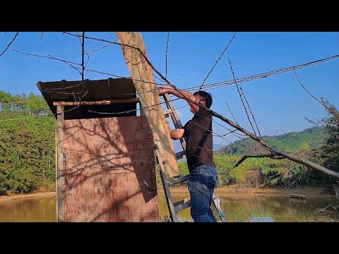 The young man built an outdoor courtyard  where he ate and lived. How should he design it?